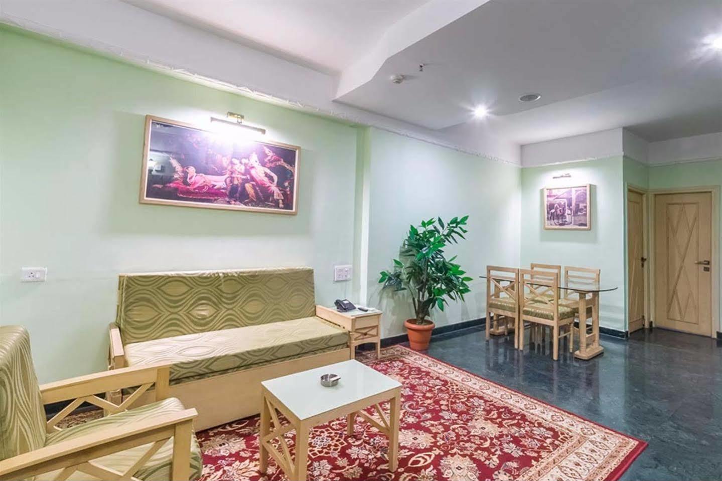 Treebo Komfort Suites, 3 Km From Mysore Palace Buitenkant foto