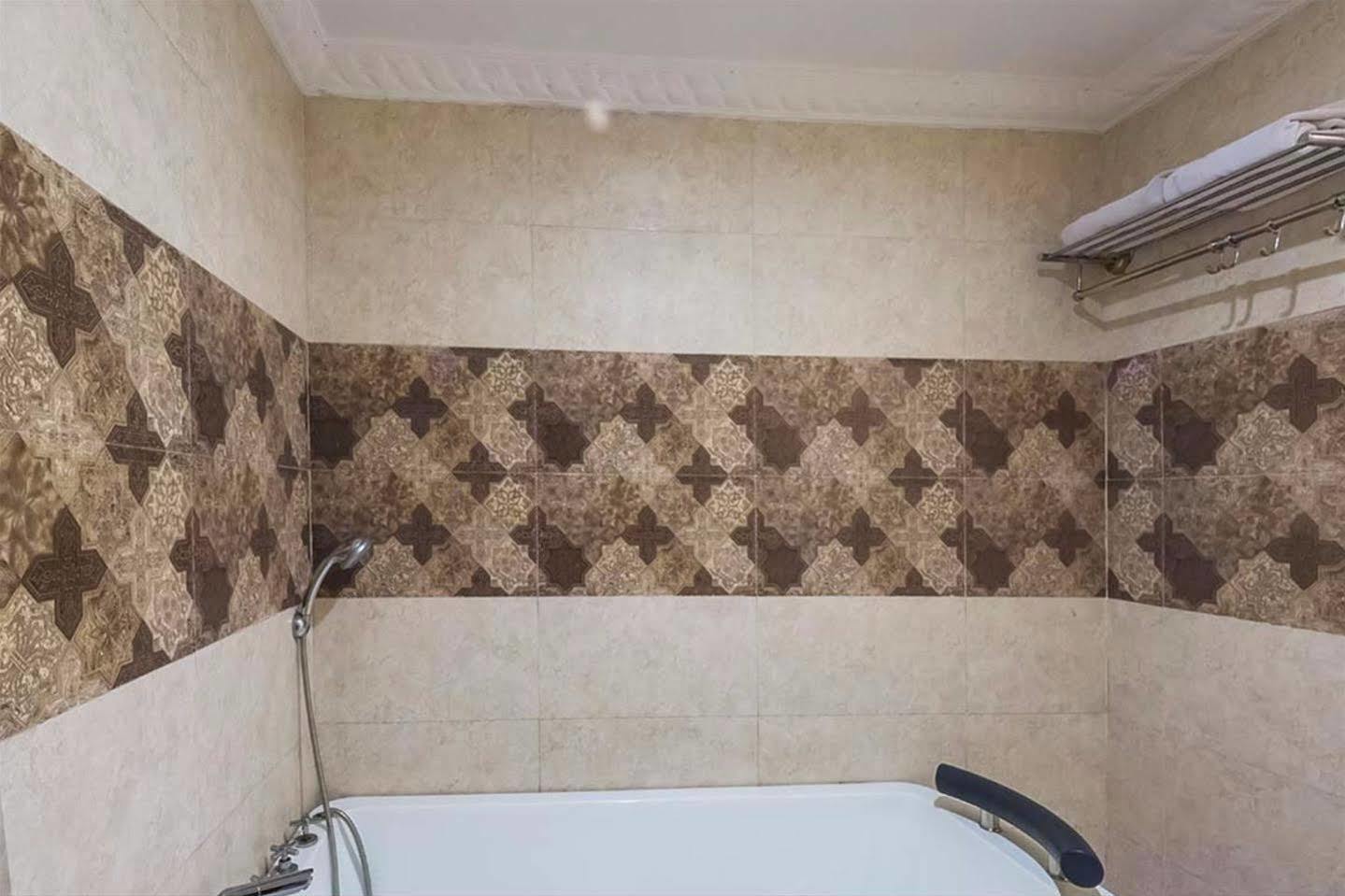 Treebo Komfort Suites, 3 Km From Mysore Palace Buitenkant foto