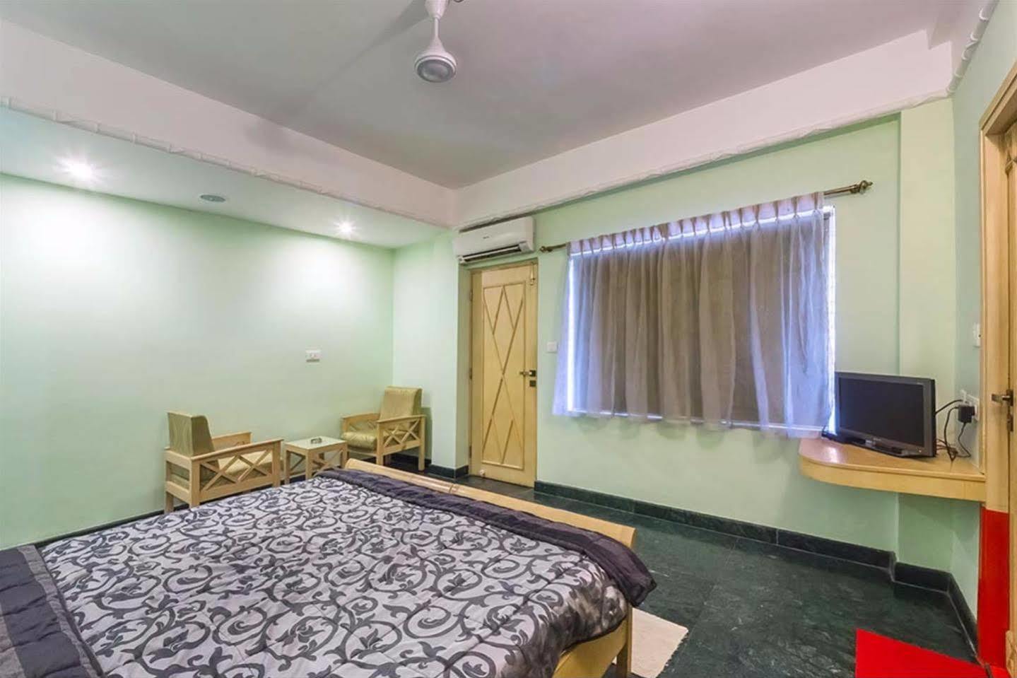 Treebo Komfort Suites, 3 Km From Mysore Palace Buitenkant foto